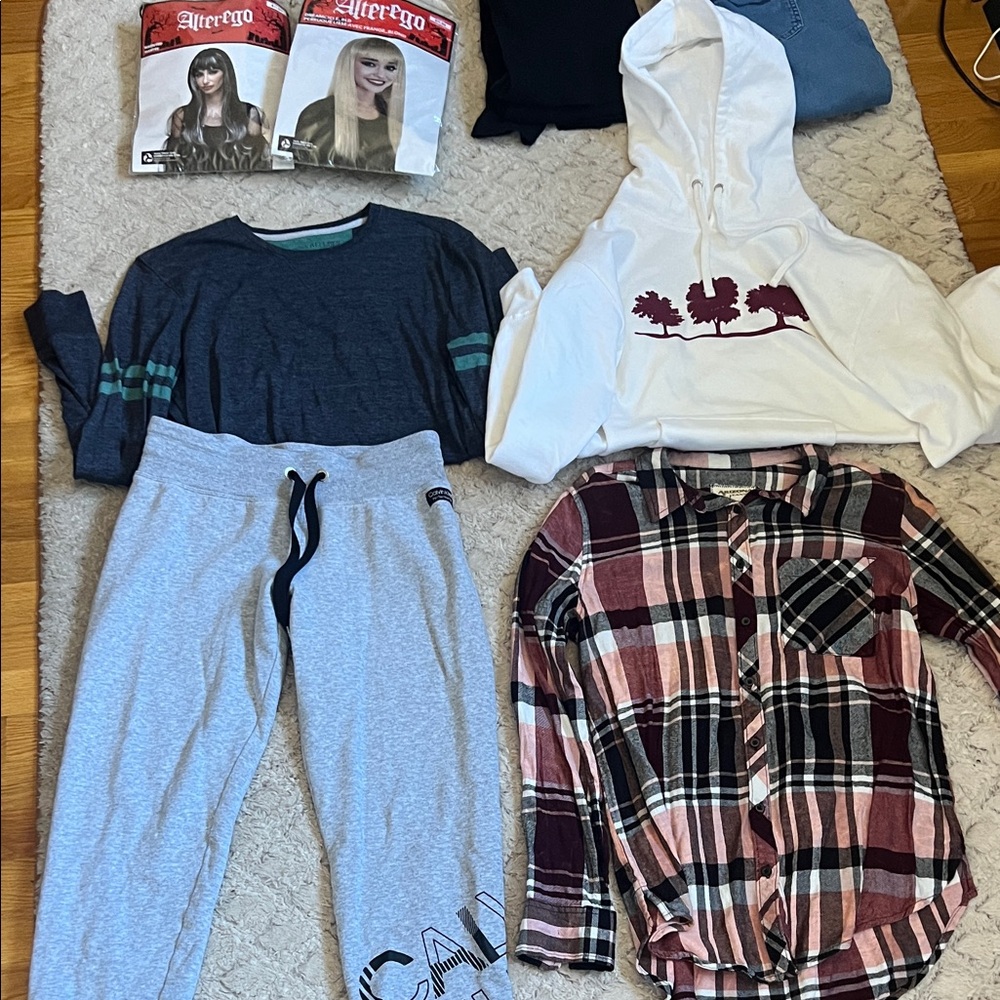 Women’s closet clearout